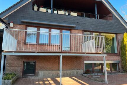 Haus am See Souterrain Wohnung Büroräume. TEL.015117257896 - Kellinghusen