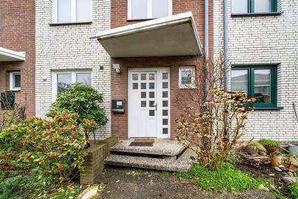 Gepflegtes Reihenmittelhaus in Lübeck-St. Getrud mit Südterrasse, kleinem Garten und Balkon