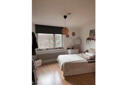 Großes WG-Zimmer zu vermieten - 480,00&nbsp;EUR Kaltmiete, ca.&nbsp; 80,00&nbsp;m&sup2; in Aachen (PLZ: 52070) Aachen-Mitte