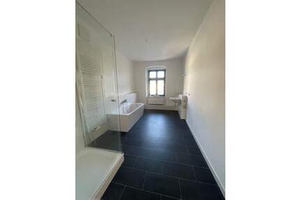 Geräumige 2 RWE mit großen Bad & Balkon in ruhiger Nebenstraße - Görlitz Innenstadt