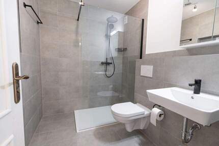 Sonniger Balkon & Blick auf den Tüllinger - Neuwertige 2,5-Zi.-Wohnung in ruhiger Lage von Lörrach