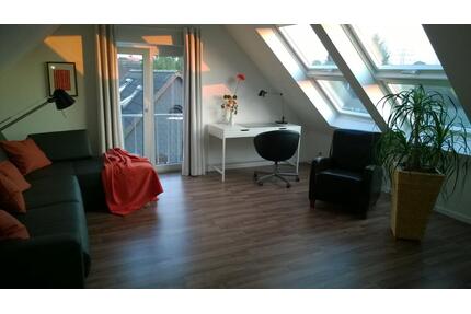 Helles 1-Raum-DG-Apartment – voll möbliert - Düsseldorf Stadtbezirk 8