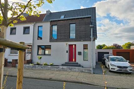 *Provisionsfrei* Kernsaniertes Reihenendhaus mit Garten, zentral - Nordhorn