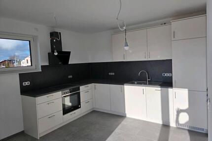 helle hochwertige Neubauwohnung EG 111m² 4,5 Zimmer - Ursensollen