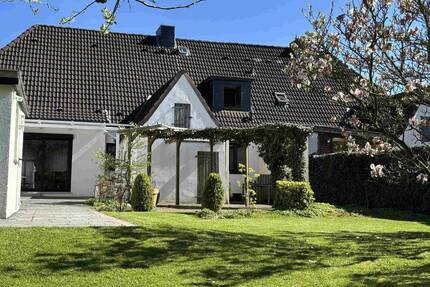 Wohnen in Ostholstein am Neustädter Binnenwasser: 5-Zi.-DHH mit schönem Garten und viel Platz zu kaufen! - Neustadt in Holstein