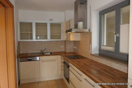 # Begehrte Lage! Hochwertige Wohnung mit Einbauküche und Carport ! - Bamberg