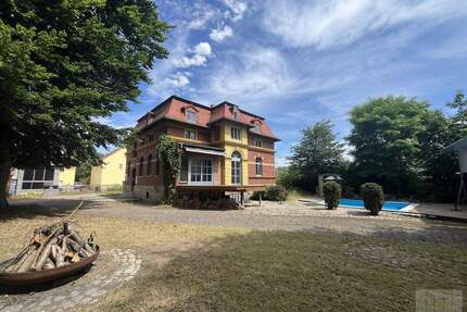 Anleger-Traum: Pool, Stellplätze, 3 Wohnungen - beste Lage in Rudolstadt