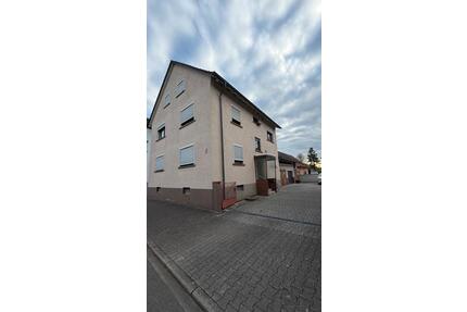 Großes renovierungsbedürftiges ZFH in ruhiger Lage von Iffezheim