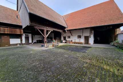 Haus zum Kaufen in Bad Krozingen 1.200.000,00 € 280 m²