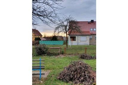 Doppelhaushälfte und Garage - 145.000,00&nbsp;EUR Kaufpreis, ca.&nbsp; 85,00&nbsp;m&sup2; in Bad Lausick (PLZ: 04651)