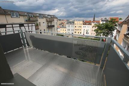 WOW! Hochwertige 4 Raum-Wohnung mit modernem Bad und großem Balkon! Die Wohnung zum Wohlfühlen. - Gera