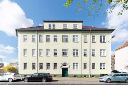 HIER LOHNT SICH EIN BLICK | Vermietete 3-Raum-Wohnung mit Dachloggia und Tageslichtbad - Leipzig Großzschocher