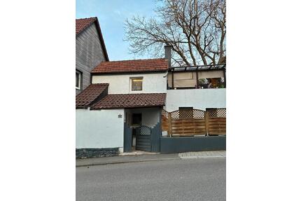 Vermietete 1-2 Familienhaus - 299.000,00&nbsp;EUR Kaufpreis, ca.&nbsp; 104,00&nbsp;m&sup2; in Korntal-Münchingen (PLZ: 70825)