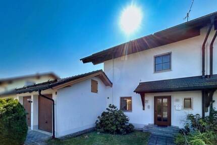 Charmante Doppelhaushälfte in Ainring mit Bergblick