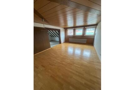 sehr helle 4-Zimmer-Wohnung im 1. Obergeschoss mit zwei Balkonen - Hüfingen