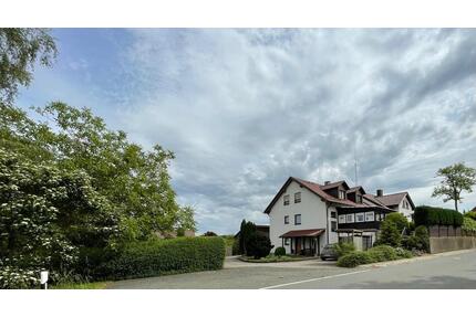 Gepflegtes Einfamilienhaus mit großem Grundstück und viel Platz - Gesees