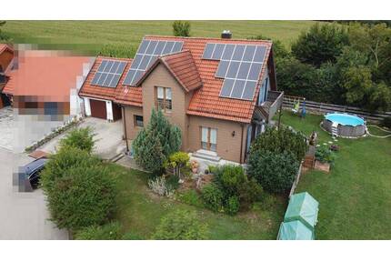 GROßES FAMILIENWOHNHAUS - freihstehendes EFH mit Garage, Carport und Garten in Ortsrandlage - Treuchtlingen Auernheim