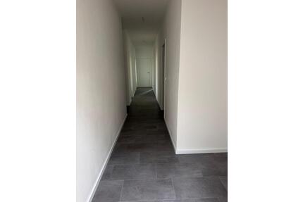 Sonnige 4ZKB mit Balkon - 1.070,00&nbsp;EUR Kaltmiete, ca.&nbsp; 119,00&nbsp;m&sup2; in Eisenach (PLZ: 99817)