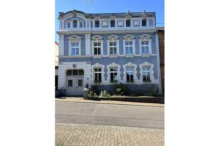 Liebhaberobjekt - einseitig angebautes historisches Vierfamilienhaus in Illingen zu verkaufen