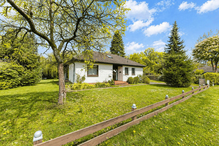 Ihr Projekt im Grünen: Lichtdurchfluteter Bungalow mit 940 m² Gartenidylle und Raum zur Entfaltung - Ammersbek Schäferdresch