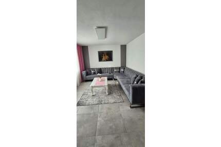 Modernisierte 4,5-Zimmer-Wohnung (103 m²) mit Balkon, Garage & zusätzlichem 18 m² Homeoffice-Raum - Wernau (Neckar)