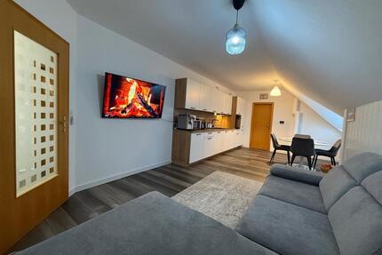 Dachgeschosswohnung mit 138,42 m² – frisch renoviert – Gartenanteil & Carport - Löningen