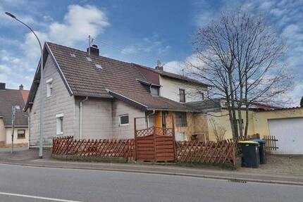 Doppelhaushälfte in zentraler Lage von Spiesen-Elversberg