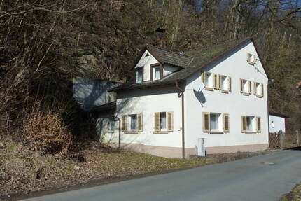 Viel Arbeit - kleiner Preis! - 75.000,00&nbsp;EUR Kaufpreis, ca.&nbsp; 116,00&nbsp;m&sup2;&nbsp;Wohnfl&auml;che in Kulmbach (PLZ: 95326) Burghaig