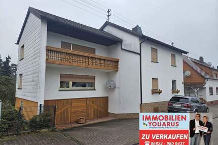 Freistehendes und geräumiges Zweifamilienhaus mit Balkon, Garten, Garagen in Ottweiler