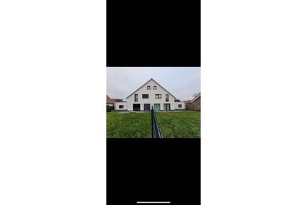 Moderne Doppelhaushälfte mit viel Platz, Doppelgarage - Lengede