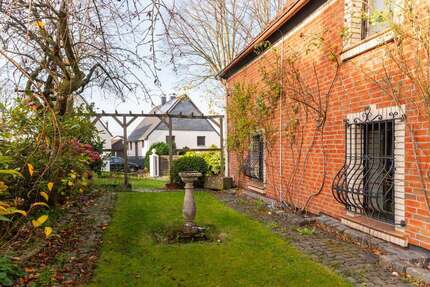 Haus zum Kaufen in Schalksmühle 380.000,00 € 297.57 m²