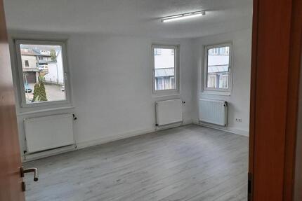 Zwei Zimmer Wohnung in Eningen - 990,00&nbsp;EUR Kaltmiete, ca.&nbsp; 60,00&nbsp;m&sup2; in Eningen unter Achalm (PLZ: 72800)