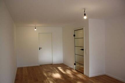Erstbezug in Hoheneck: 2 Balkone in hochwertig sanierter 2-Zimmer-Wohnung mit Tiefgarage - Ludwigsburg