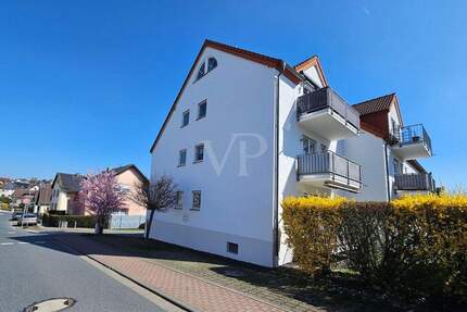 In ruhiger, zentraler Lage - kompl. modernisiert; Dachgeschosswohng. mit 2 Bädern & optionalem TG-SP - Usingen