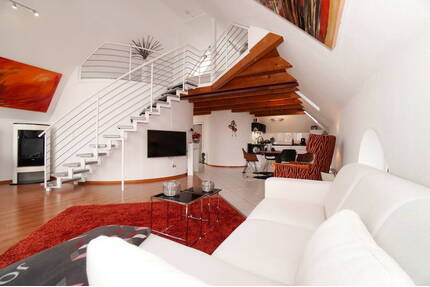 Stilvolle, moderne Dachgeschosswohnung mit sonniger Loggia und besonderem Charakter in Paderborn