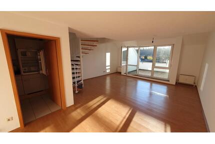 Helle 2-Zi.-Maisonette m. Loggia & TG – Bezugsfrei ab 01.10. - Lauffen am Neckar