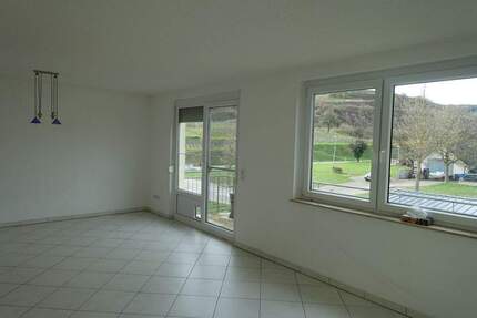 3-­Zimmer-­OG-­Wohnung mit Einbauküche, Balkon und Carport in ruhiger Wohnlage - Endingen Königschaffhausen