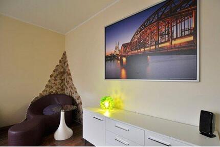 Teilmöbliertes modernes Apartment im Unicenter inkl. Stellplatz - Köln Lindenthal