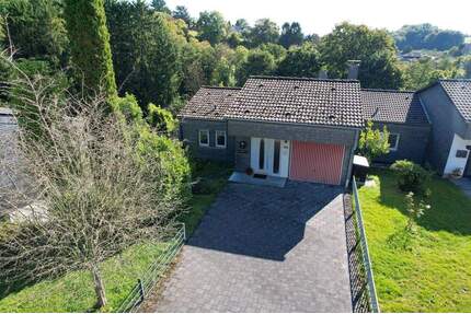 Gepflegtes Einfamilienhaus mit Garage und traumhaftem Grundstück in Leverkusen- Lützenkirchen - Leverkusen / Lützenkirchen