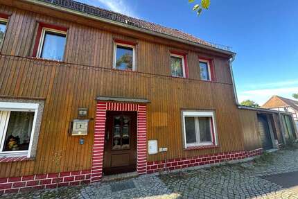 Haus zum Kaufen in Zwenkau 120.000,00 € 100 m²