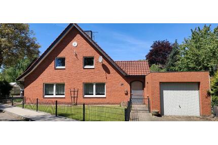 Zweifamilien Haus mit Nebengebäude Pferdehaltung u. Baugrundstück - Bergen