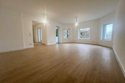 Stilvoll modernisierte 3-Zimmer-Wohnung mit Feenteichblick und zwei Tiefgaragenstellplätzen - Hamburg Uhlenhorst