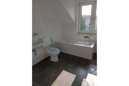 Dachgeschoss 3 Zimmer Wohnung mit Tageslichtbad+Wanne+extra Küche! #DD51 - Freital