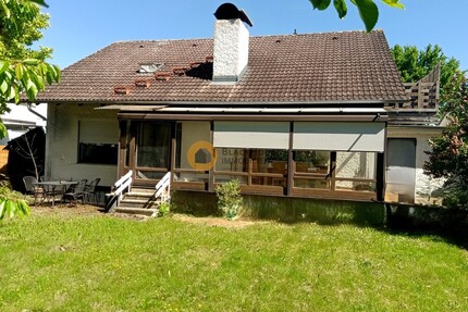 Ein-Zwei-Familienhaus mit Garagen, grosses Grundstück in schöner Ortsrandlage - Hepberg