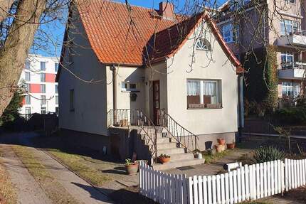 Einfamilienhaus mit Garage - nur wenige Gehminuten zum Tollensesee und ins Stadtzentrum - Neubrandenburg Südstadt
