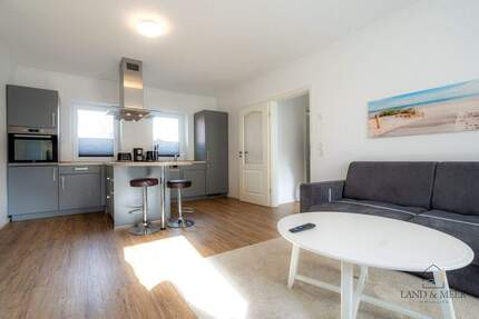 2-Zimmer-Eigentumswohnung mit Stellplatz - Teil eines Hauses mit 3 Einheiten (Gesamtverkauf möglich) - Neustadt in Holstein