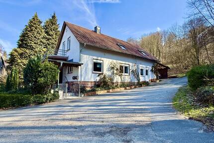 +++ Freistehendes Zweifamilienhaus in Laudenbach +++