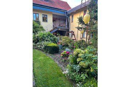 PROVISIONSFREI! Großzügiges Landhaus (m. Einliegerwhg.vermietet) - Hardegsen