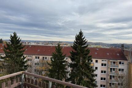 Schöne 2 Zimmer DG-Wohnung mit Balkon und wunderschöner Aussicht - Plauen