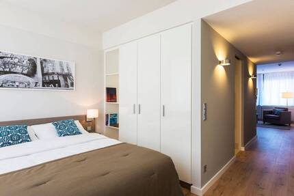 Modern möblierte 2Zimmer-Wohnung mit Skylineblick, Innenstadtlage - Frankfurt am Main